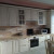 Угловая дубовая светло-бежевая кухня с радиусными фасадами