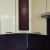 Двухцветный угловой кухонный гарнитур с глянцевыми фасадами