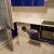 Большой синий п-образный кухонный гарнитур до потолка