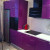 Прямой фиолетовый кухонный гарнитур с глянцевыми фасадами