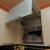 Угловая бежевая кухня 12 кв.м с небольшой барной стойкой